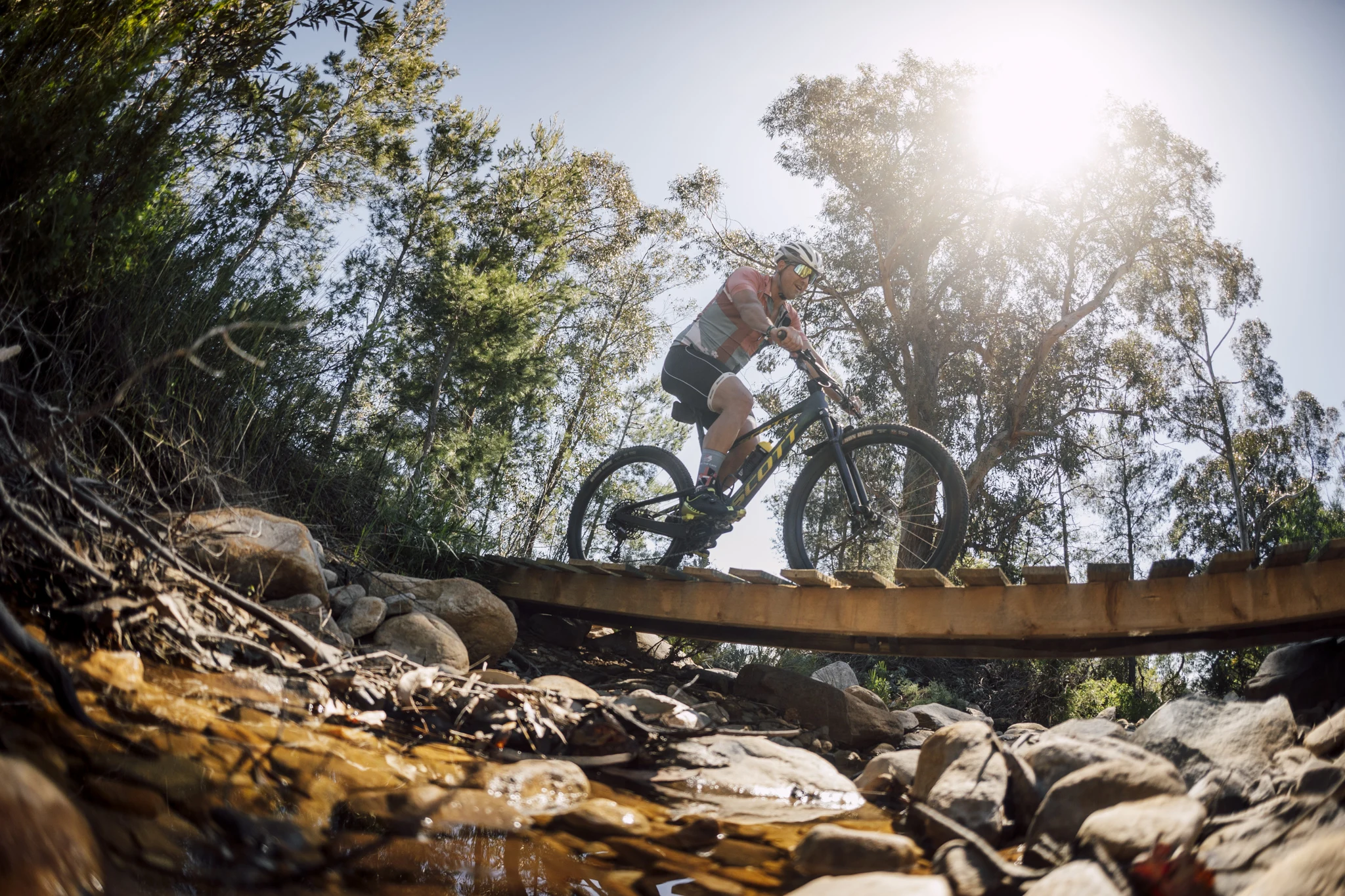 Mountain biker crossing the wooden bridge at De Stilte